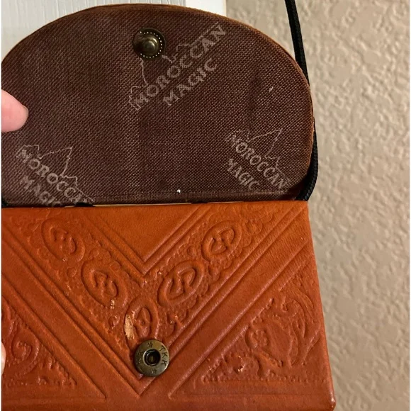 1970’s TRUE VINTAGE MOROCCAN HAND-TOOLED LEATHER MINI CROSSBODY PURSE - Picture 8 of 8